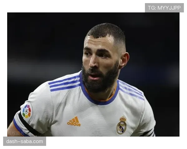 本泽马后期与莱万终结模式分化：单点爆破转向体系策应